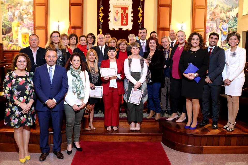 15 empleados municipales fueron distinguidos este martes con las medallas al mérito por 30, 25 y 15 años de servicio