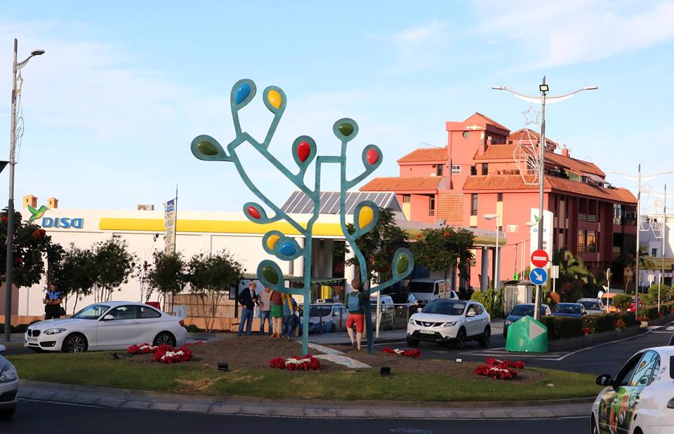 Un conjunto escultórico de homenaje a la infancia da la bienvenida a Los Realejos