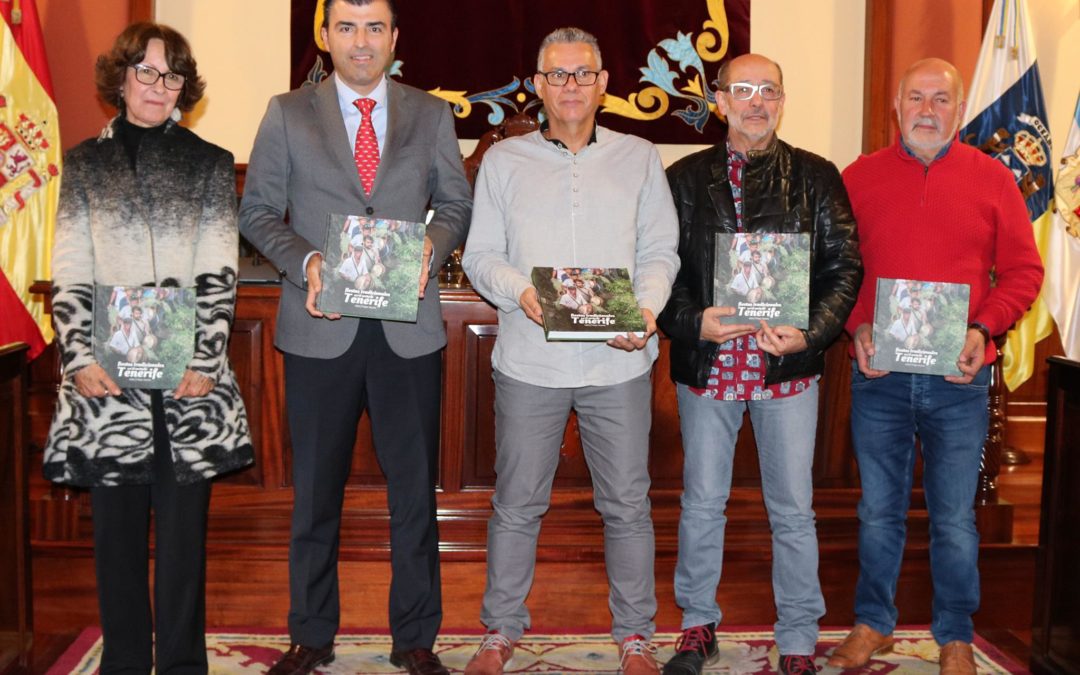 El realejero Isidro Felipe Acosta presentó su primer libro ‘Las fiestas tradicionales en el norte de Tenerife’