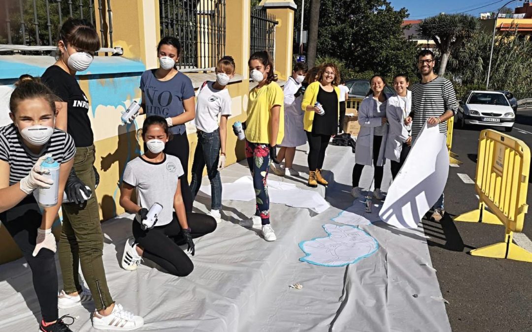 Escolares de Los Realejos crean una nueva obra de arte mural en el exterior del Parque La Magnolia