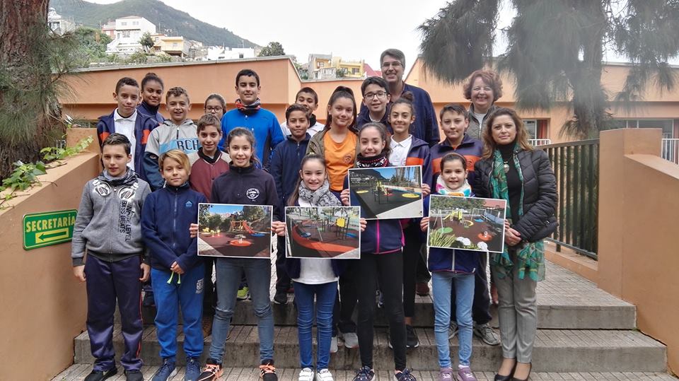 Los niños del Agustín Espinosa reciben información sobre parques infantiles, dentro del proyecto Niñ@landia