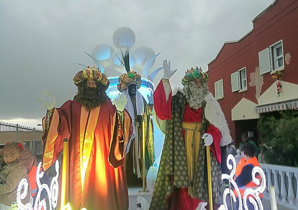 Sus Majestades de Oriente hacen su mayor cabalgata de Canarias en Los Realejos