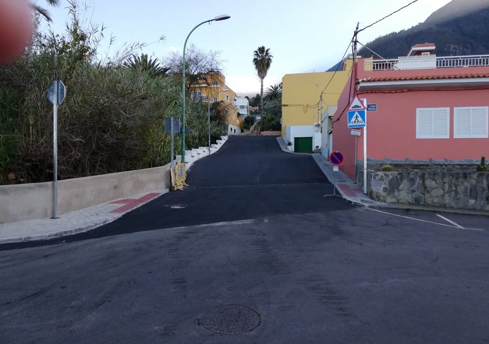 El Ayuntamiento invierte 93.908,72 euros en la repavimentación de la calle Mencey Acaymo
