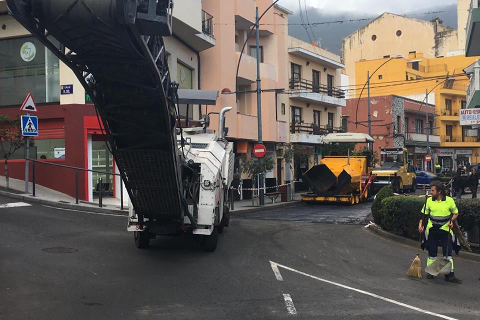 Continúan los trabajos de repavimentación de la Avenida de Los Remedios en Realejo Alto