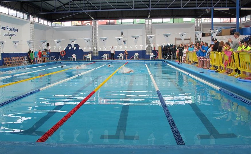 Los 10 colegios realejeros se citan hoy viernes en la piscina en la segunda jornada de las VI Miniolimpiadas Escolares