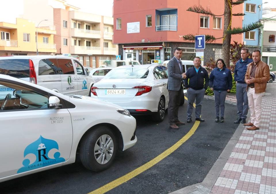 Los Realejos integra a la primera mujer taxista entre sus 43 licencias municipales