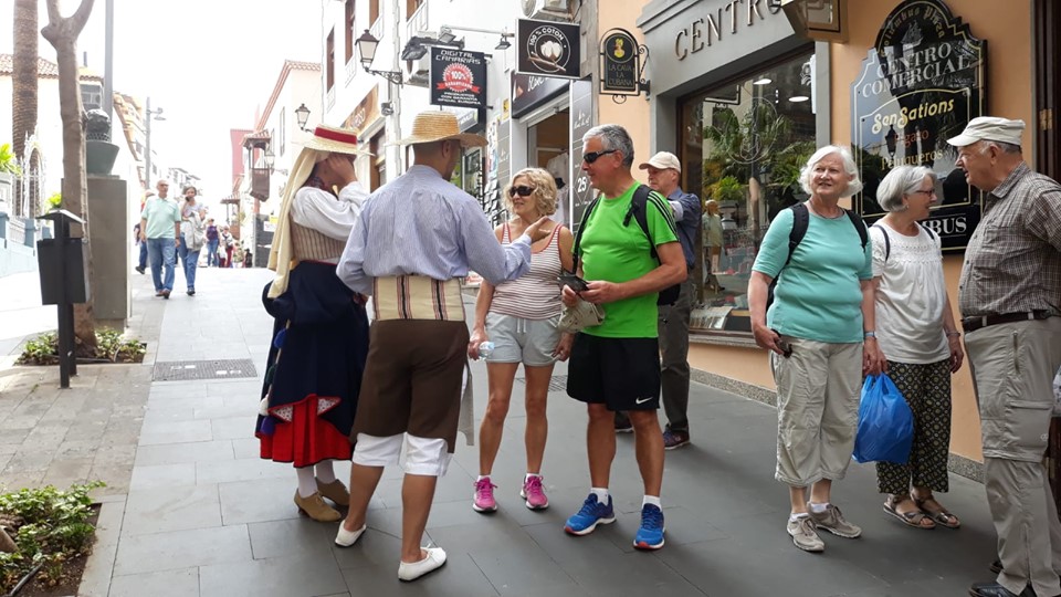 Los Realejos promociona las Fiestas de Mayo entre el turismo peninsular, inglés y alemán alojado en el Norte