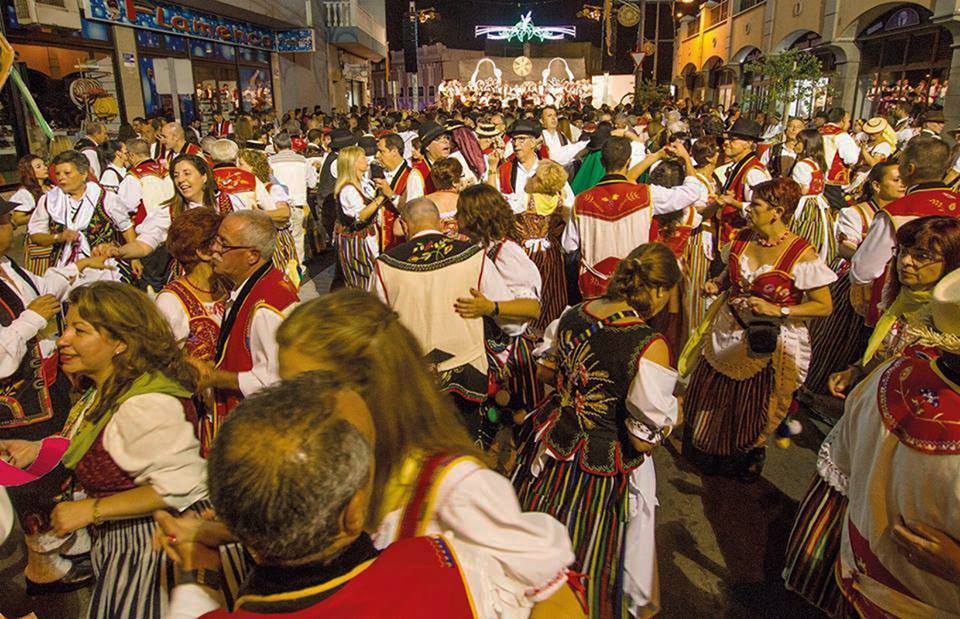 Los Realejos invita a acudir ‘Como debe ser’ a su multitudinario Baile de Magos de este sábado