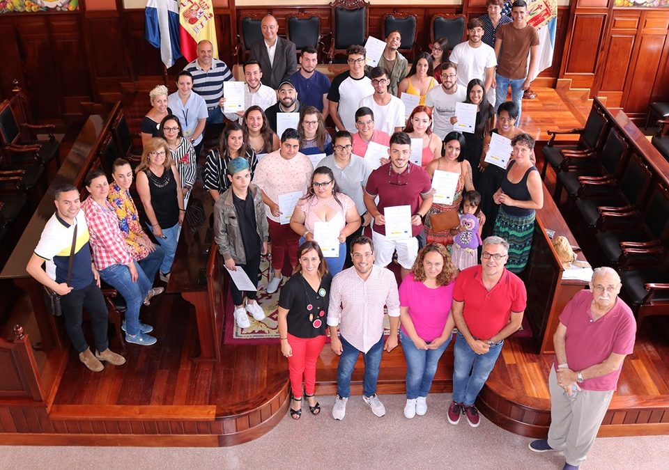 33 jóvenes de Los Realejos concluyen su formación en hostelería y atención al cliente a través del POEJ