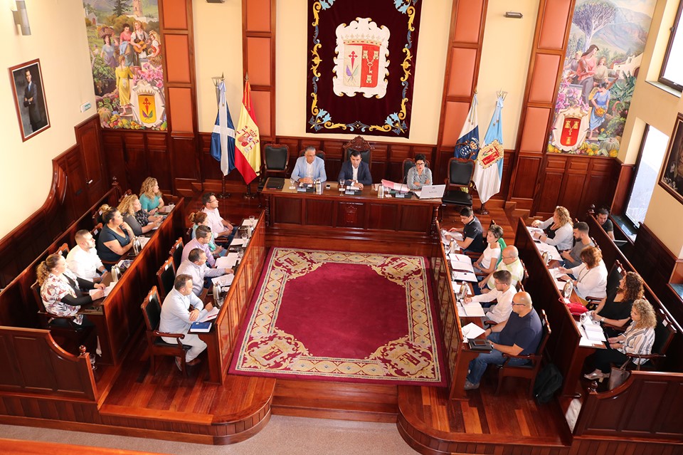 El gobierno local del Ayuntamiento de Los Realejos distribuye las áreas y funciones de sus concejales