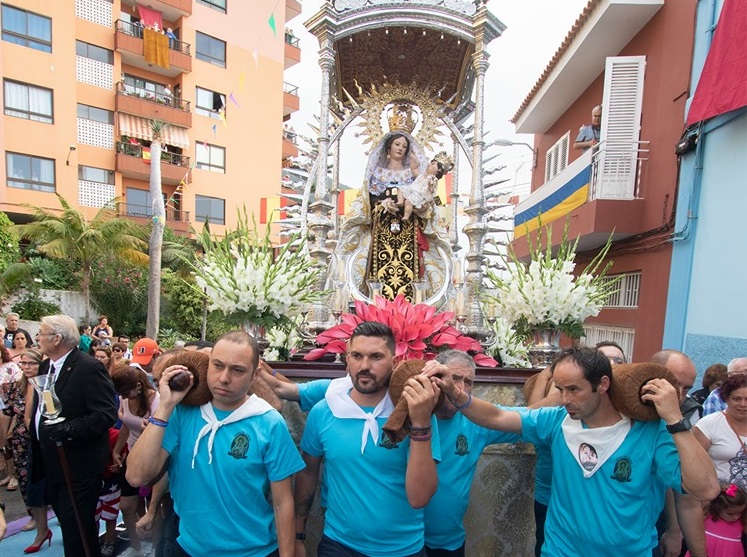 El núcleo de La Carrera recibe este domingo a la Virgen del Carmen, fiel a una cita de 40 años de historia