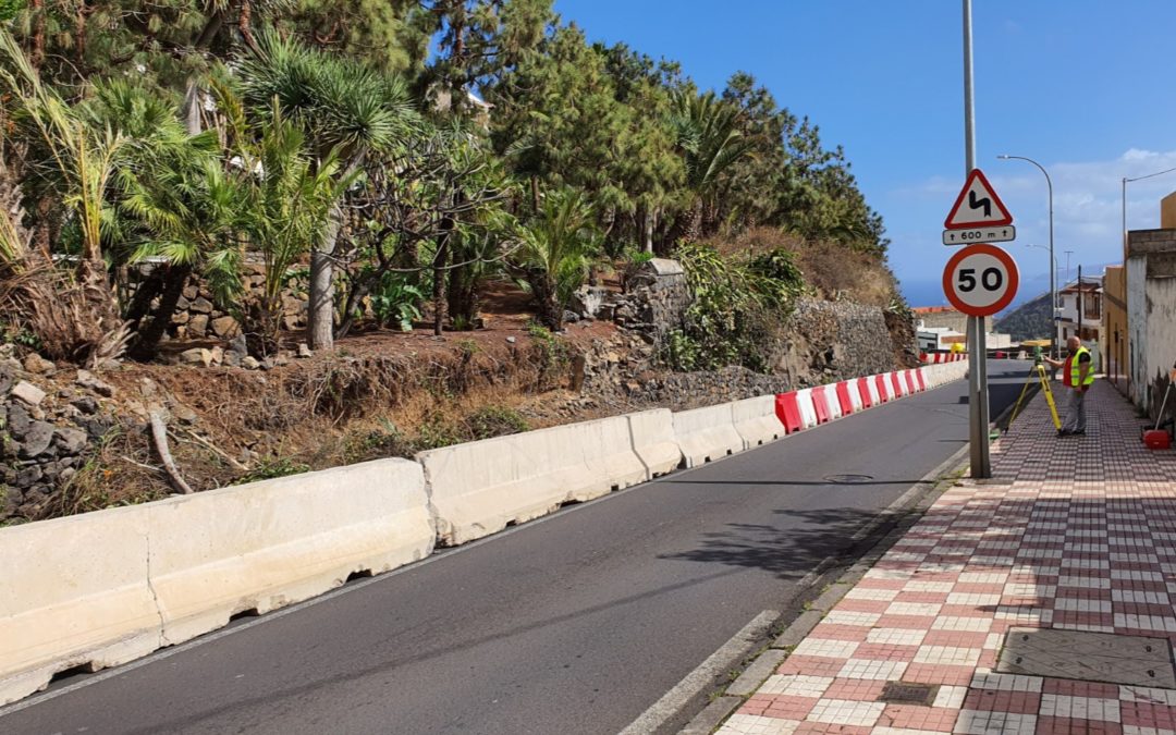 Ya se han iniciado las obras, de ejecución privada, de la reposición del muro de contención de la carretera de La Montaña