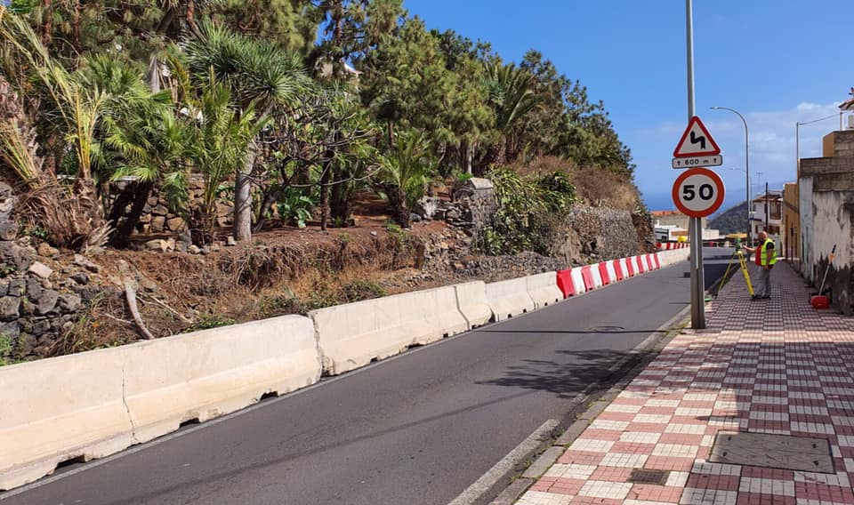 El Cabildo de Tenerife ordena parar la obra del muro de la carretera de La Montaña