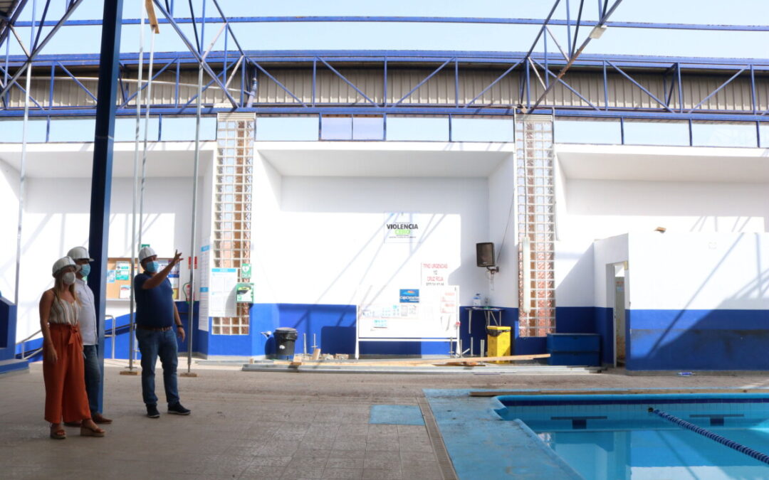 Avanzan las obras de reparación de la cubierta en la Piscina Municipal de Los Realejos