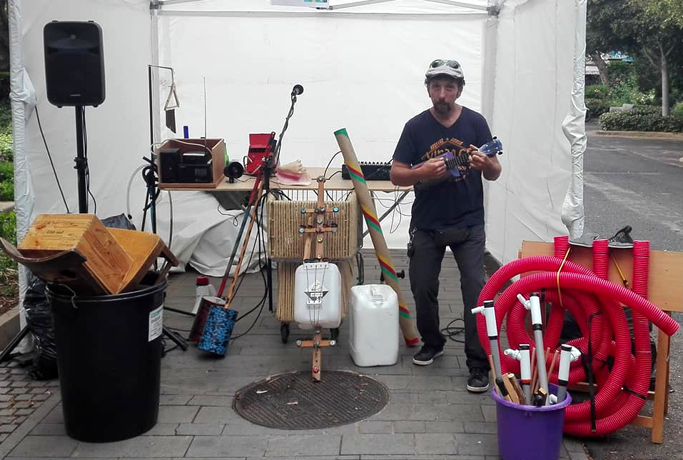 Los Realejos lleva el reciclaje creativo a los colegios a través de talleres ecodidácticos de música con basura