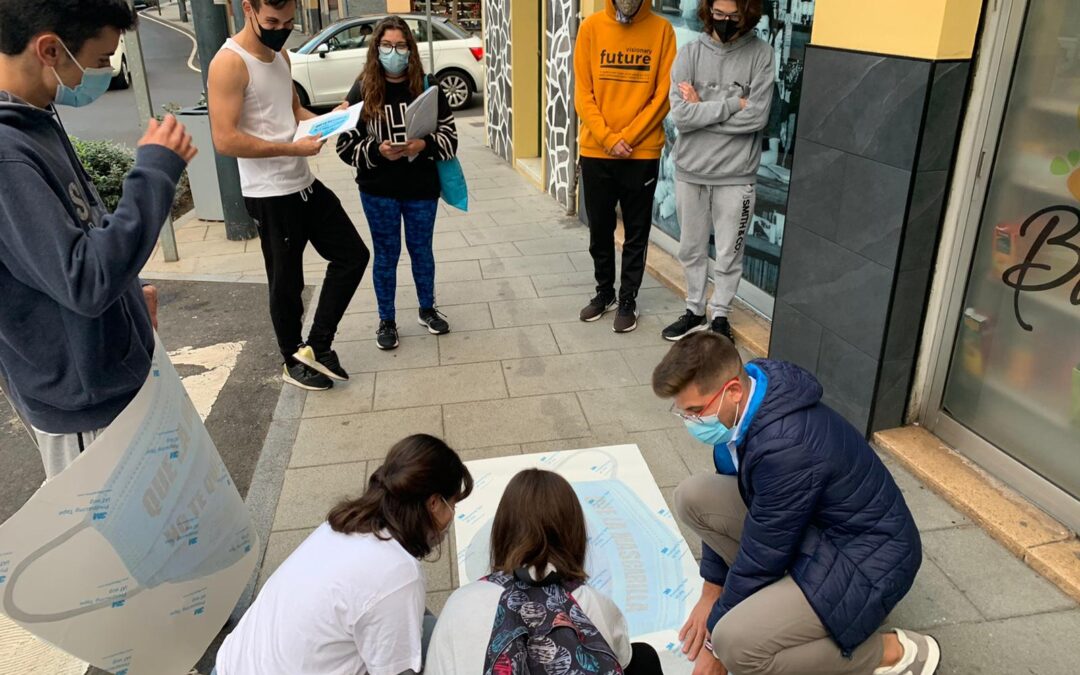 Jóvenes de Los Realejos conciencian sobre el uso de mascarillas para prevenir la propagación de la Covid19