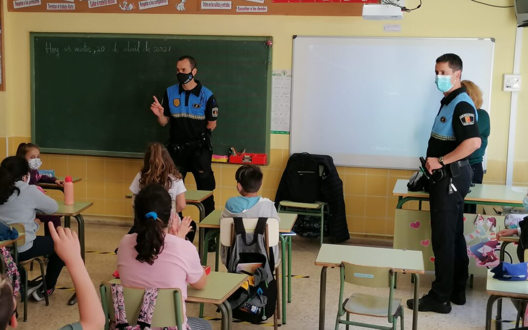 La Policía Local de Los Realejos acerca a las aulas un taller de educación vial