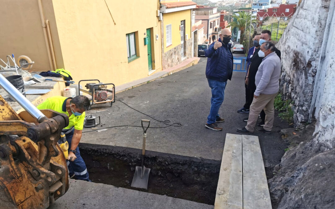 El Ayuntamiento ejecuta mejoras en la red de pluviales de la Calle Los Afligidos y Ladera de La Zamora