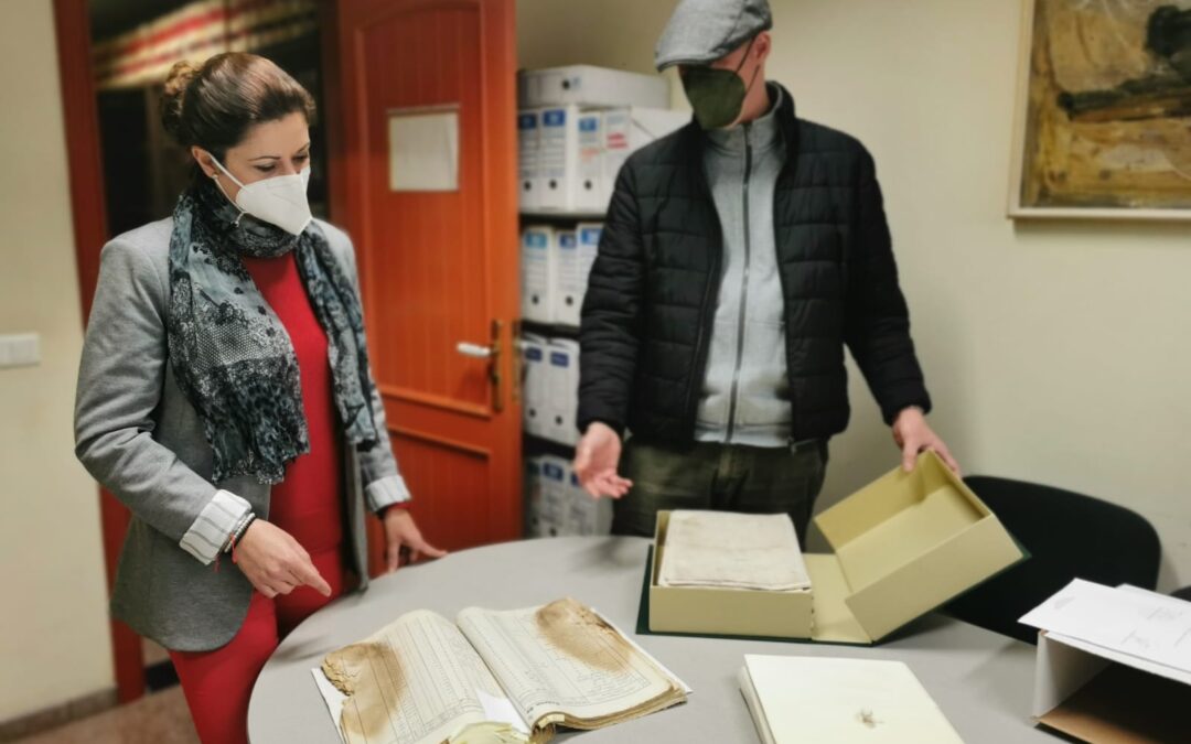 Los Realejos y Universidad de La Laguna restaurarán documentos de su archivo histórico municipal
