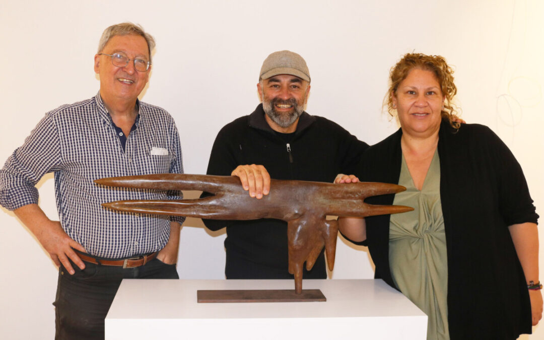 El artista Alfonso García expone ‘Fleur en papi doré’ en la Casa de la Cultura de Los Realejos hasta el 3 de junio