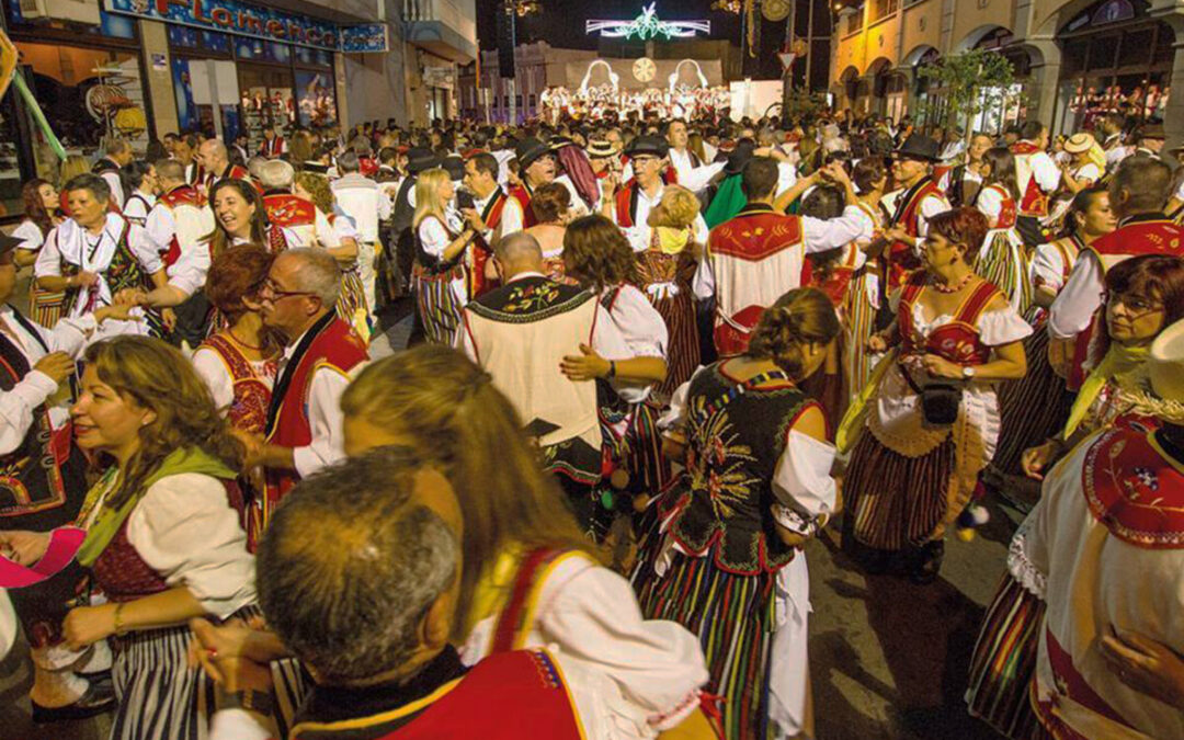 Los Realejos recupera dos años después su multitudinario Baile de Magos que celebrará este sábado