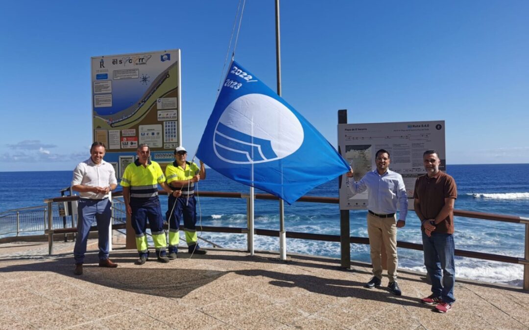 En la playa de El Socorro vuelve a ondear la Bandera Azul por su calidad ambiental y de servicios