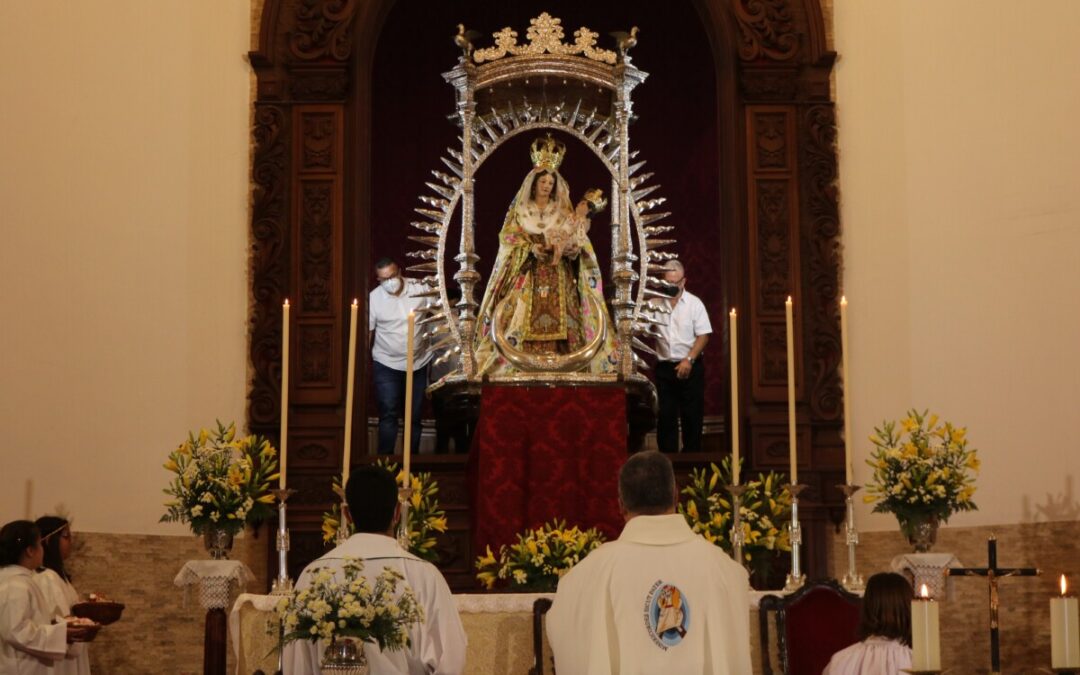 La Virgen del Carmen baja de su camarín para iniciar los actos religiosos del programa festivo en su honor
