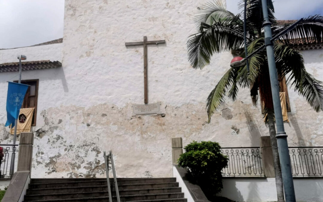 El Obispado de Tenerife retoma los trabajos de restauración exterior y análisis de la iglesia matriz del Apóstol Santiago