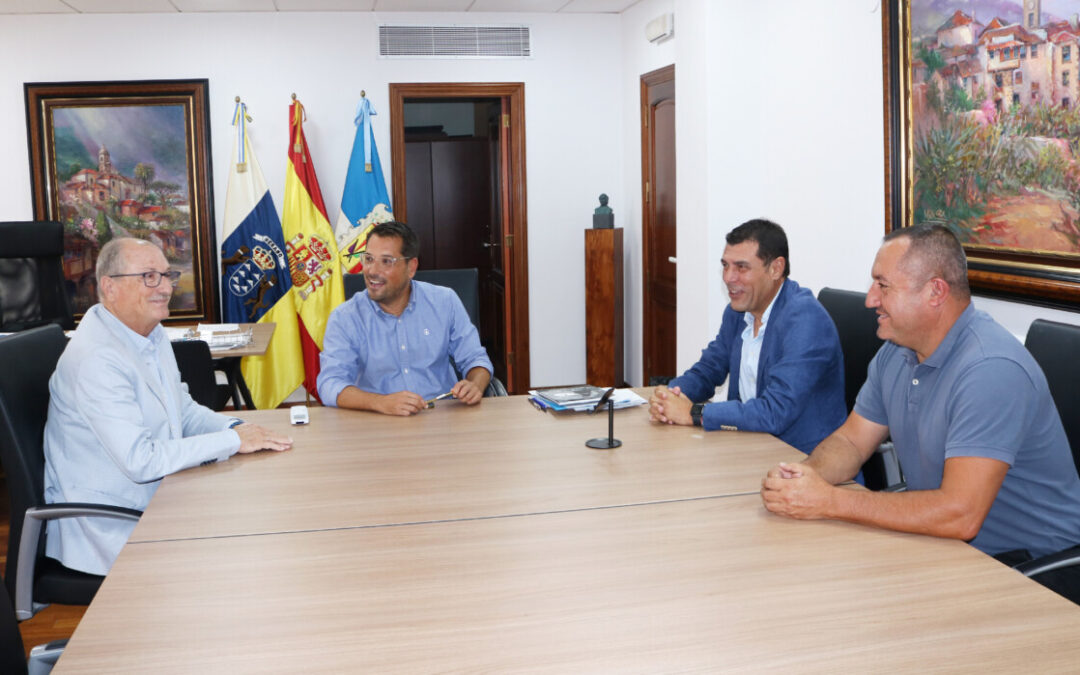 La nueva directiva de la Federación Interinsular de Fútbol de Tenerife realiza una visita institucional a Los Realejos