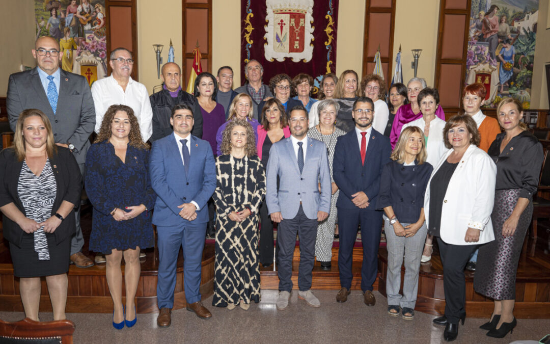 18 docentes que han pasado a la jubilación en 2022 reciben un reconocimiento a su labor educativa en Los Realejos