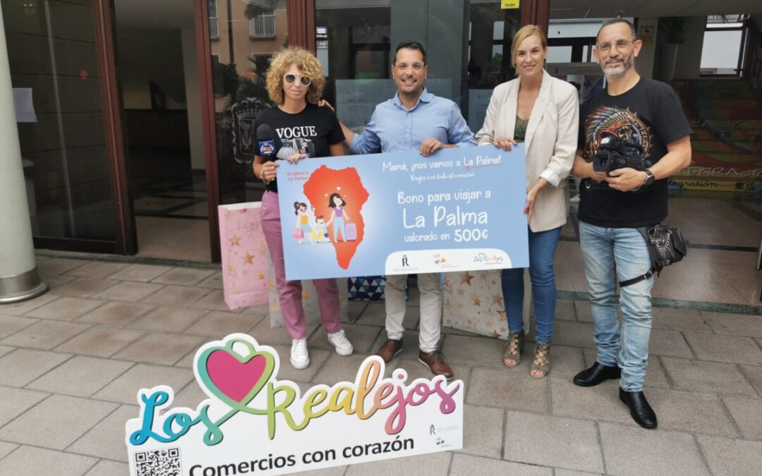 Ayuntamiento y Radio Realejos sortearon en directo los 5 bonos de viaje a La Palma de la campaña del Día de la Madre