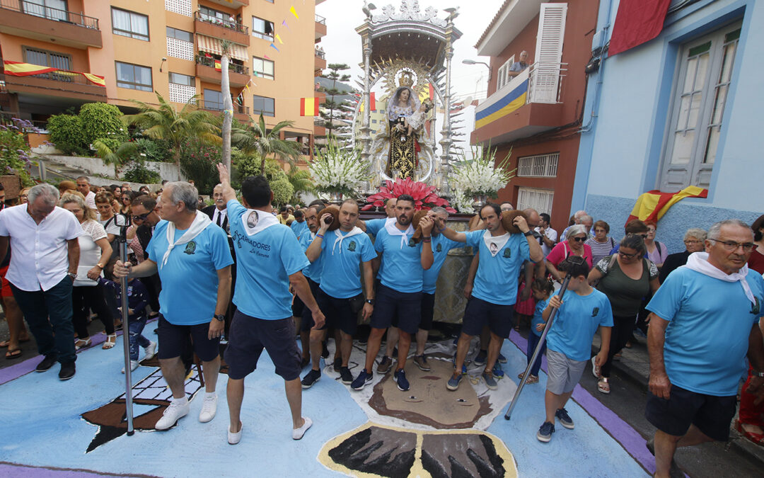 El núcleo de La Carrera recibe este sábado a la Virgen del Carmen, fiel a una cita de más de 40 años de historia