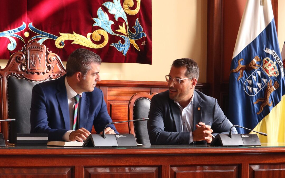 El vicepresidente del Gobierno de Canarias, Manuel Domínguez, mantiene un encuentro con el alcalde de Los Realejos, Adolfo González