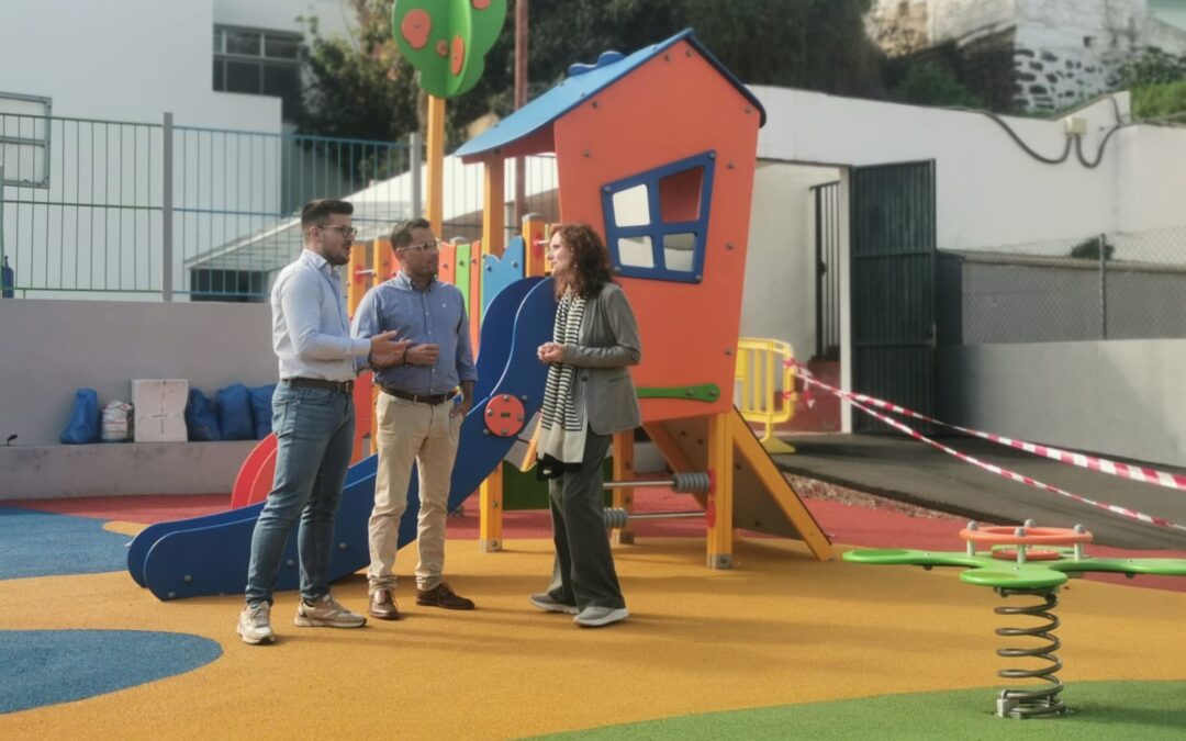 Renovados los parques infantiles de los ochos colegios públicos