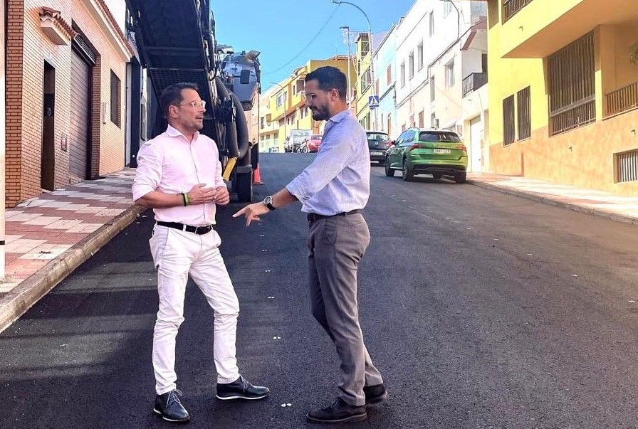 Nueva red de aguas y asfaltado de la Calle El Toscal
